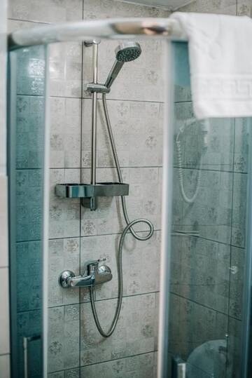 Фото номера Двухместный номер Делюкс с 1 кроватью и балконом Гостевой дом Vila Ursul Negru г. Совата 34