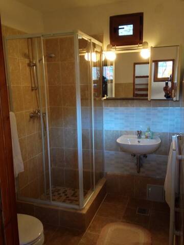 Фото номера Дом с 4 спальнями Дома для отпуска Cabana Bavaria г. Совата 23