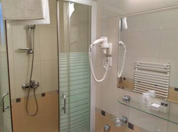 Фото номера Двухместный номер с 1 кроватью Виллы Vila Ursu г. Совата 4