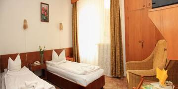Фото номера Двухместный номер с 2 отдельными кроватями Отель Hotel Hefaistos - Sovata г. Совата 3