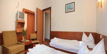 Фото номера Трехместный номер Отель Hotel Hefaistos - Sovata г. Совата 5