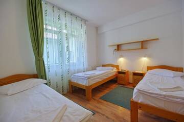 Фото номера Трехместный номер с балконом Хостелы Hostel Teleki г. Совата 2