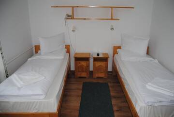 Фото номера Двухместный номер с 2 отдельными кроватями Хостелы Hostel Teleki г. Совата 3