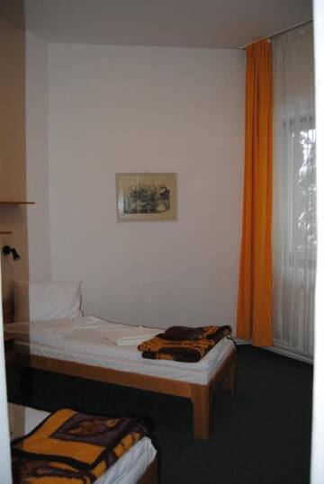 Фото номера Двухместный номер с 2 отдельными кроватями Хостелы Hostel Teleki г. Совата 4