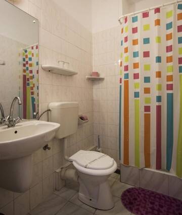 Фото номера Двухместный номер с 2 отдельными кроватями Хостелы Hostel Teleki г. Совата 5