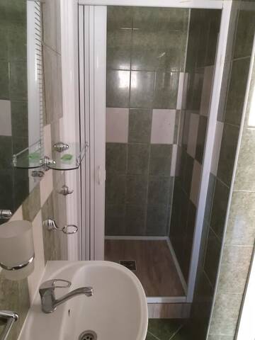 Фото номера Трехместный номер с ванной комнатой Отель VILA SZOKE SOVATA г. Совата 2