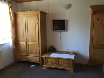 Фото номера Улучшенный номер с кроватью размера «king-size» Проживание в семье Casa Dan г. Совата 11