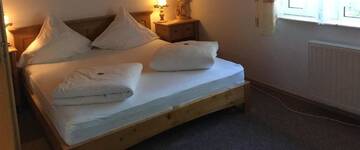 Фото номера Улучшенный номер с кроватью размера «king-size» Проживание в семье Casa Dan г. Совата 19