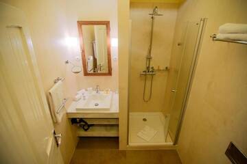 Фото номера Двухместный номер с 1 кроватью и балконом Отель Hotel Pacsirta г. Совата 5