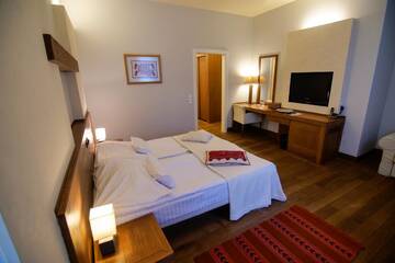Фото номера Двухместный номер с 1 кроватью и балконом Отель Hotel Pacsirta г. Совата 3